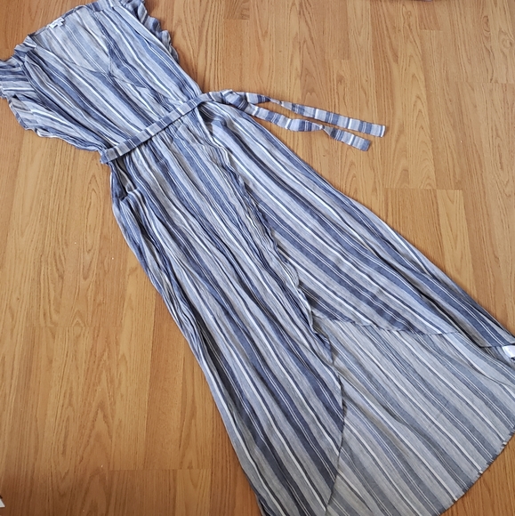 Francesca's Collections Dresses & Skirts - Francescas Maxi striped ruffle dress
